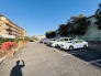 マンションの隣に駐車場完備されています。
