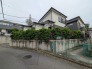 幹線道路から１本入った現地は、想像以上に静かに感じられます。
