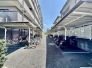 マンション敷地内の屋根付き駐輪スペース