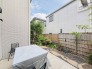 広々とした南庭は、太陽の下のリビングかもしれません。
