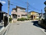 幹線道路から１本入った現地は、想像以上に静かに感じられます。

