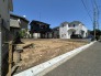 車通りの少ない閑静な住宅地、のびのびした子育てに適します。
