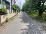 住民の方が主に利用する交通量少なめの道路に面してます。
