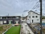 住宅街の中の一戸建て、あたりはほとんど住宅です。
