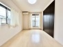 住宅街の２階南向きのお部屋です。日当たりはご覧のとおり。
