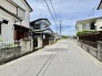 車通りの少ない閑静な住宅地、のびのびした子育てに適します。
