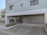 エントランス脇にある駐車場
