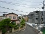 車通りの少ない閑静な住宅地、のびのびした子育てに適します。
