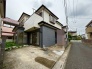 車通りの少ない閑静な住宅地、のびのびした子育てに適します。
