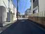 前面道路は歩道も整備され、小さなお子様にも安心です。
