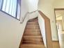 階段には手すりがついています
