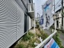 広々とした南庭は、太陽の下のリビングかもしれません。
