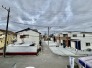 前面の住まいとの距離感があるから、圧迫感を感じません。
