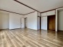 将来的には間仕切りして２部屋に変更可能な洋間。成長に合わせた間取り変更が可能なタイプ。
