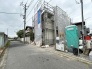 車通りの少ない閑静な住宅地、のびのびした子育てに適します。
