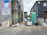車通りの少ない閑静な住宅地、のびのびした子育てに適します。
