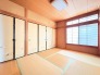 日本人ならやっぱり和室。日当たりのいいこのお部屋でゴロゴロできます。
