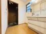 洗面台横にランドリーコーナーもゆったり。ドラム式洗濯機も置けそう。
