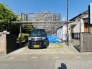 駐車場は２台まで駐車可能。マイカーの車幅もお確かめください。
