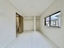 住宅街の２階南向きのお部屋です。日当たりはご覧のとおり。
