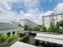 前面の住まいとの距離感があるから、圧迫感を感じません。
