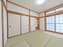 たっぷりの陽光と、心地よい風が舞い込みます。
