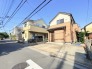 車通りの少ない閑静な住宅地、のびのびした子育てに適します。

