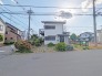 幹線道路から１本入った現地は、想像以上に静かに感じられます。
