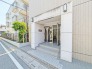 管理人さんがメンテナンスしてくれるエントランス。
