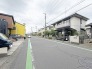 前面道路は歩道も整備され、小さなお子様にも安心です。

