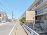 マンション前がバス通りです