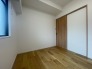 今からここを誰のお部屋にしようか、そんな洋室です。
