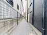 小さなお庭はメンテナンスが楽でちょうど良いかも知れませんね。
