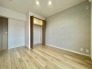 今からここを誰のお部屋にしようか、そんな洋室です。
