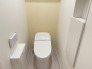 注目度の高いお手洗い。ちゃんとウォシュレット機能ついてます。
