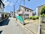 車通りの少ない閑静な住宅地、のびのびした子育てに適します。
