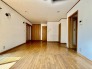 リフォーム工事前。家族団らんの時間も増えそうな、くつろぎのＬＤＫ。
