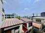 前面の住まいとの距離感があるから、圧迫感を感じません。
