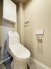 新しくお住まいになる方のことを考えて、トイレも新品に交換しました。
