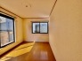 リフォーム工事前。この部屋だれの部屋にしようかな、なんて会話を現地で楽しんでください。

