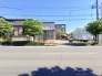 すっきりとした建物が並ぶ、見通しの良い環境。
