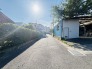前面道路は歩道も整備され、小さなお子様にも安心です。
