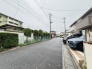 前面道路は歩道も整備され、小さなお子様にも安心です。
