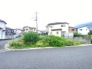 角地につき、開放感に恵まれる住居がここに。
