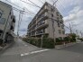 最上階角部屋で陽当たり良好な物件です。