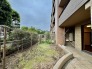 マンション一階部分の特権である庭付き住戸。戸建のような使用感で居住できます。
