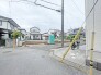 幹線道路から１本入った現地は、想像以上に静かに感じられます。
