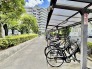 マンション敷地内の屋根付き駐輪スペース