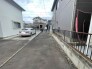 縦列で３台駐車可能。多めの駐車スペースを確保。
