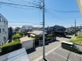 車通りの少ない閑静な住宅地、のびのびした子育てに適します。
